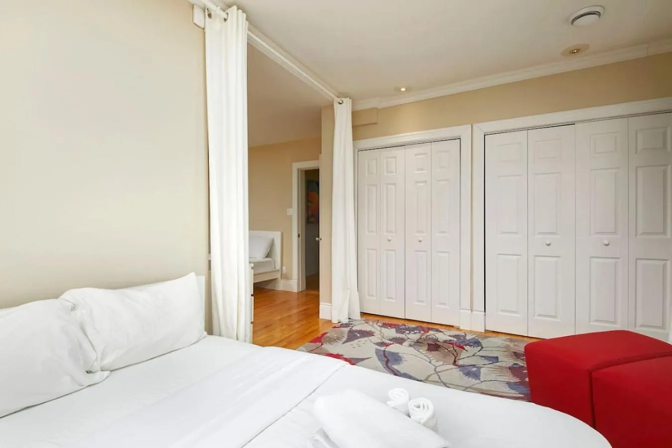 Downtown Retreat With Modern Comfort Zf6 Montréal Kanada