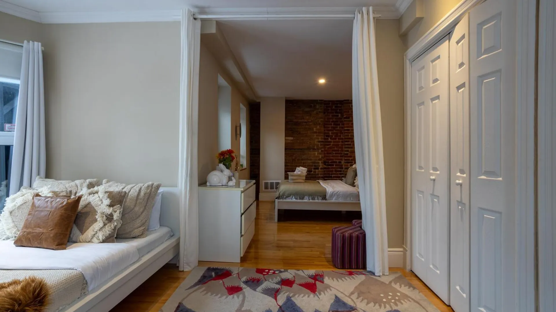 Downtown Retreat With Modern Comfort Zf6 Montréal Kanada