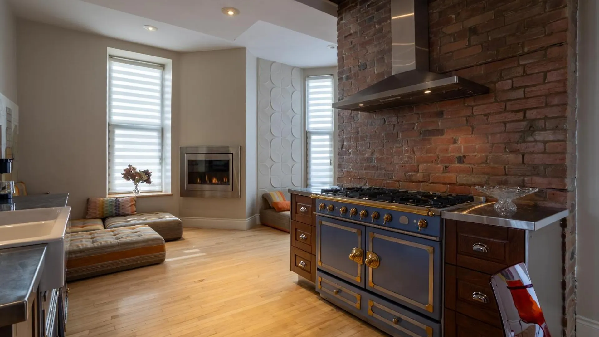 Downtown Retreat With Modern Comfort Zf6 Montréal