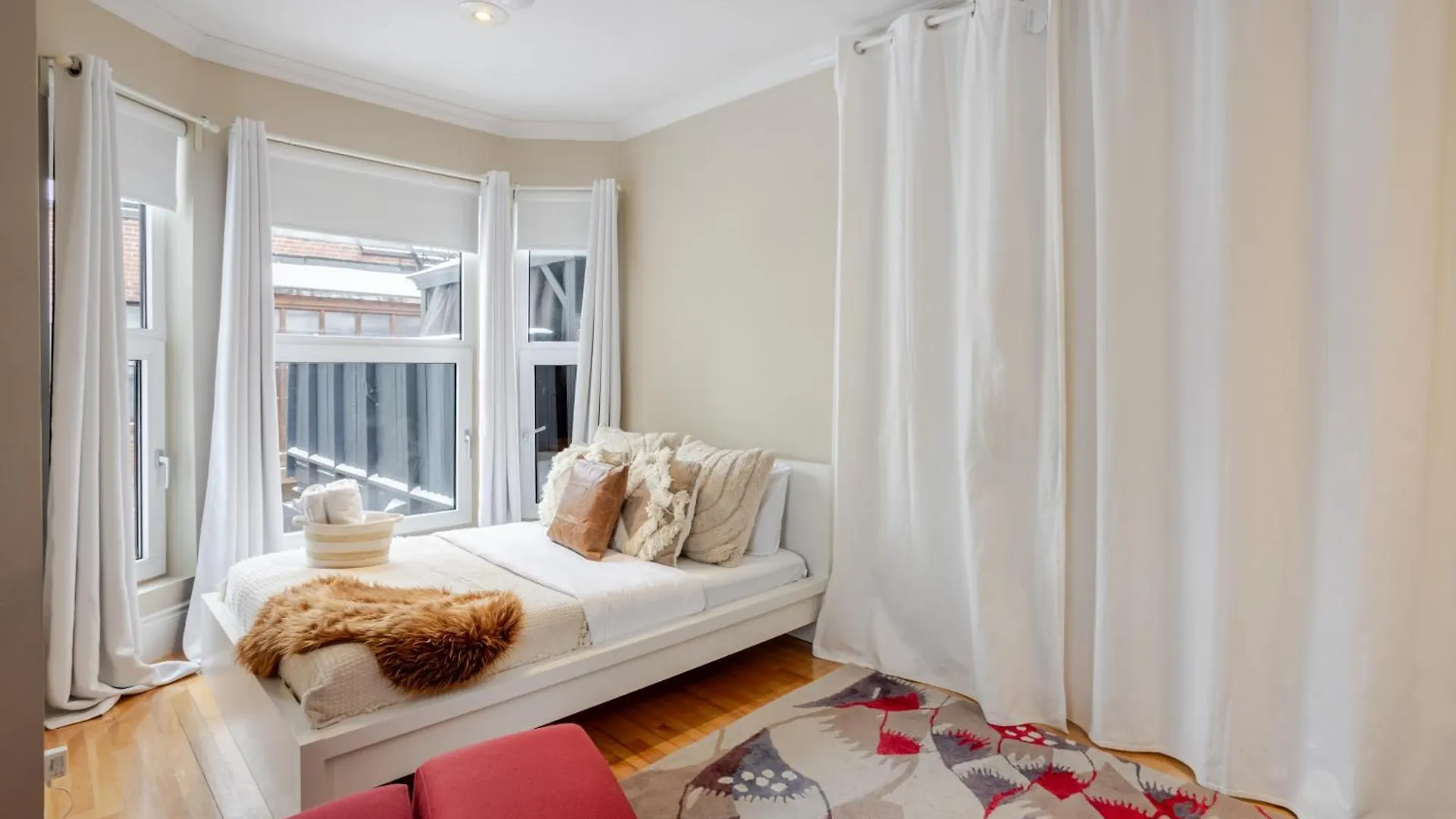 Downtown Retreat With Modern Comfort 蒙特利尔 度假居