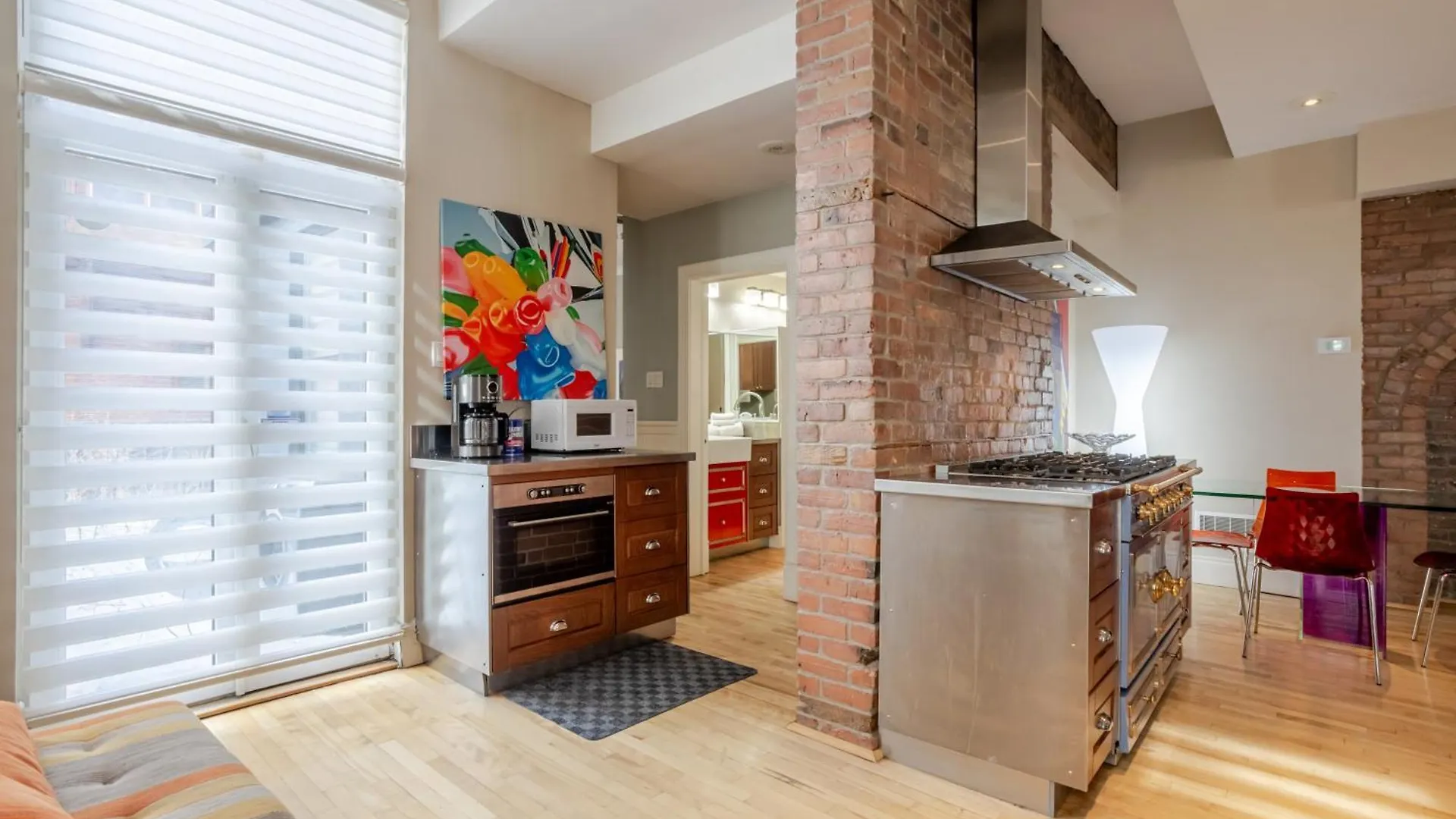 Downtown Retreat With Modern Comfort 蒙特利尔