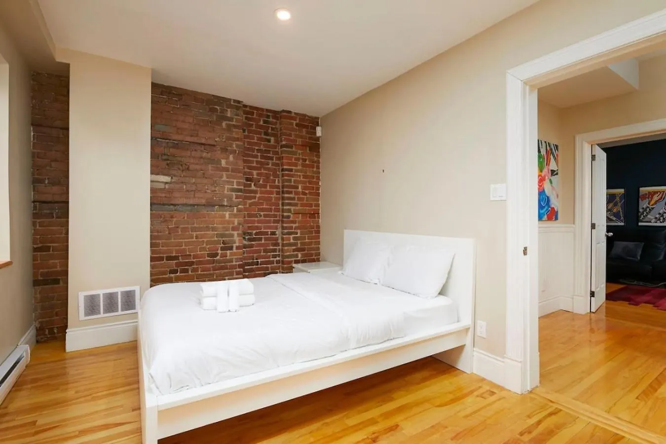 Downtown Retreat With Modern Comfort Zf6 Montreal Holiday home