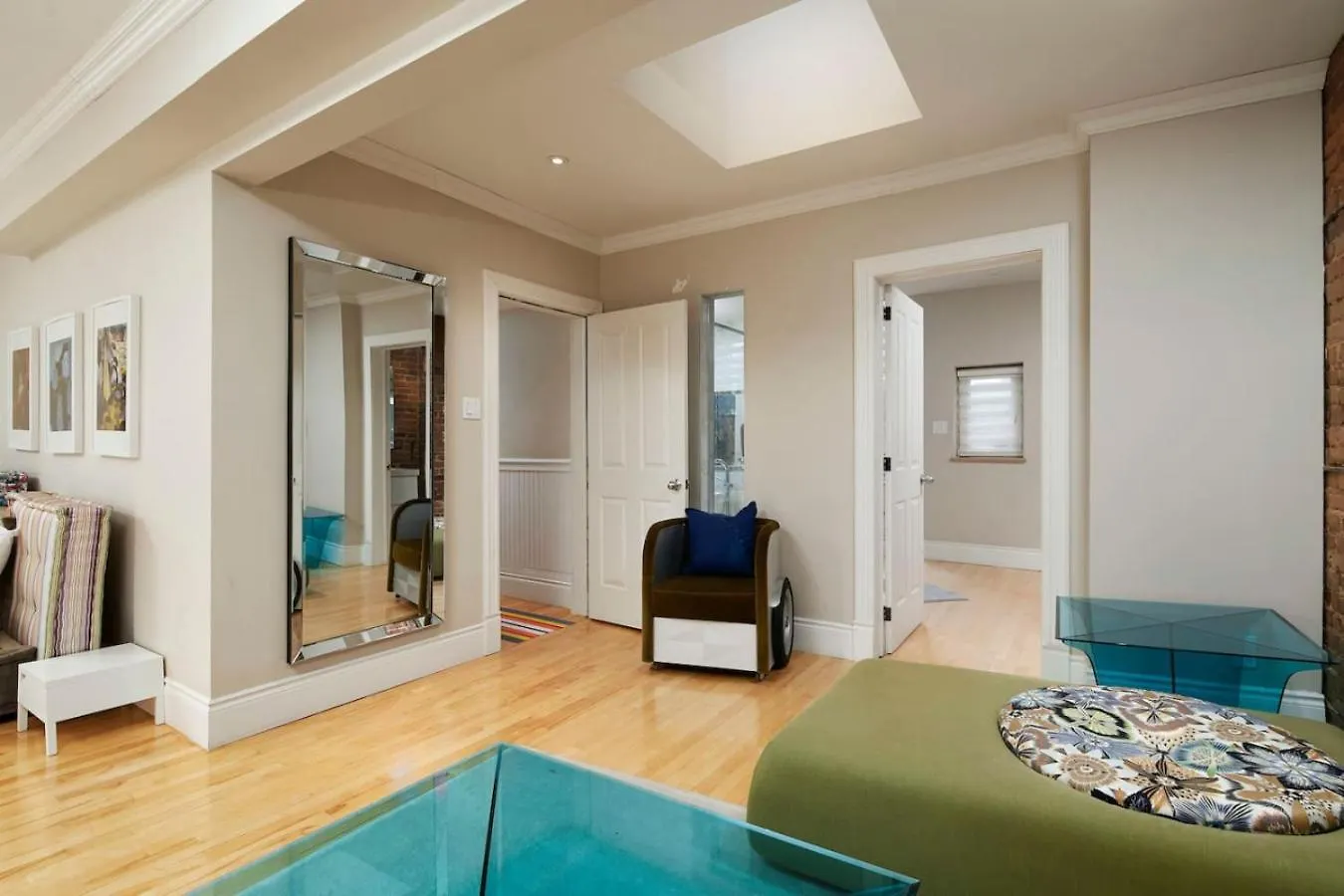 Downtown Retreat With Modern Comfort Zf6 Montreal