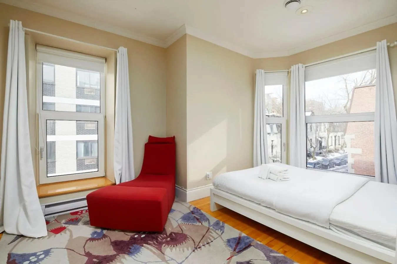 Downtown Retreat With Modern Comfort Zf6 Montreal Canada