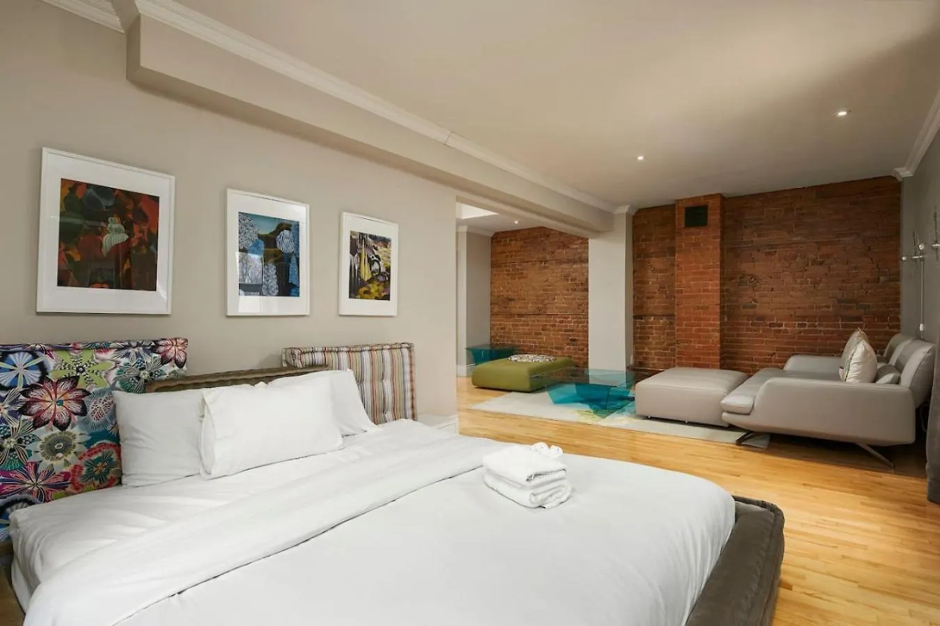 Downtown Retreat With Modern Comfort Zf6 Montreal 0*,  Canada