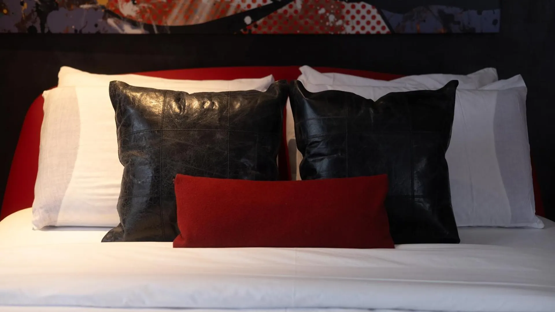 Downtown Retreat With Modern Comfort Zf6 Montreal Canada