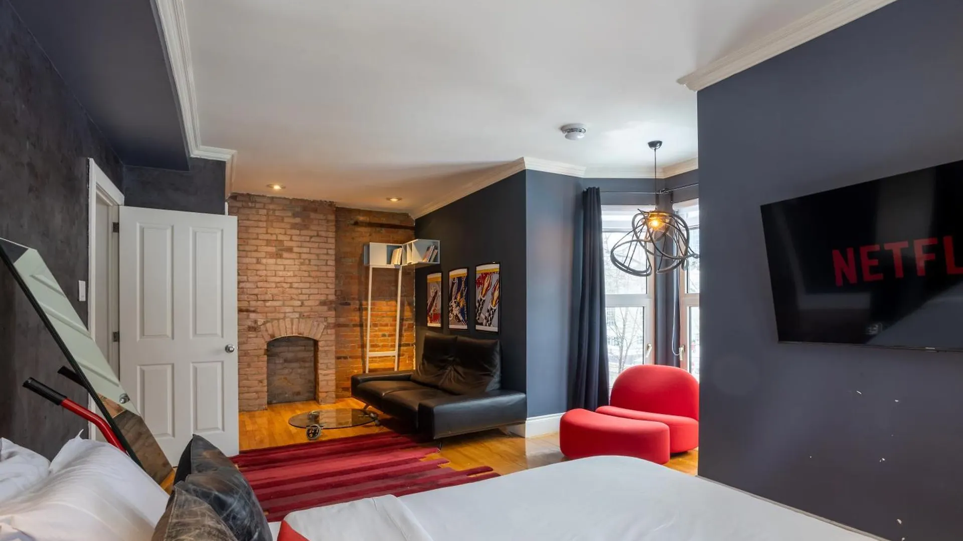 Downtown Retreat With Modern Comfort Zf6 Montreal