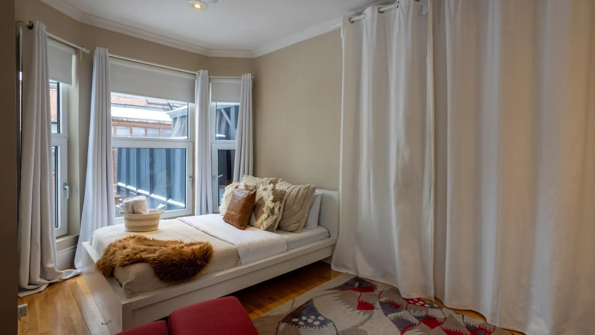Downtown Retreat With Modern Comfort Zf6 Montreal Holiday home