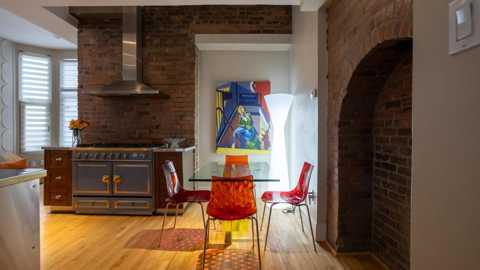 Downtown Retreat With Modern Comfort Zf6 Montreal Canada