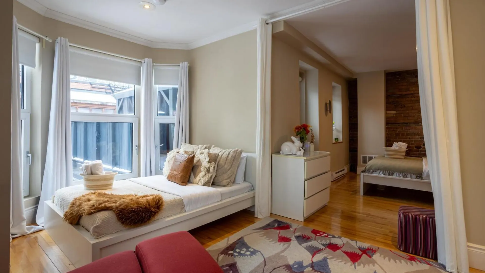 Downtown Retreat With Modern Comfort Zf6 Montreal 0*,  Canada
