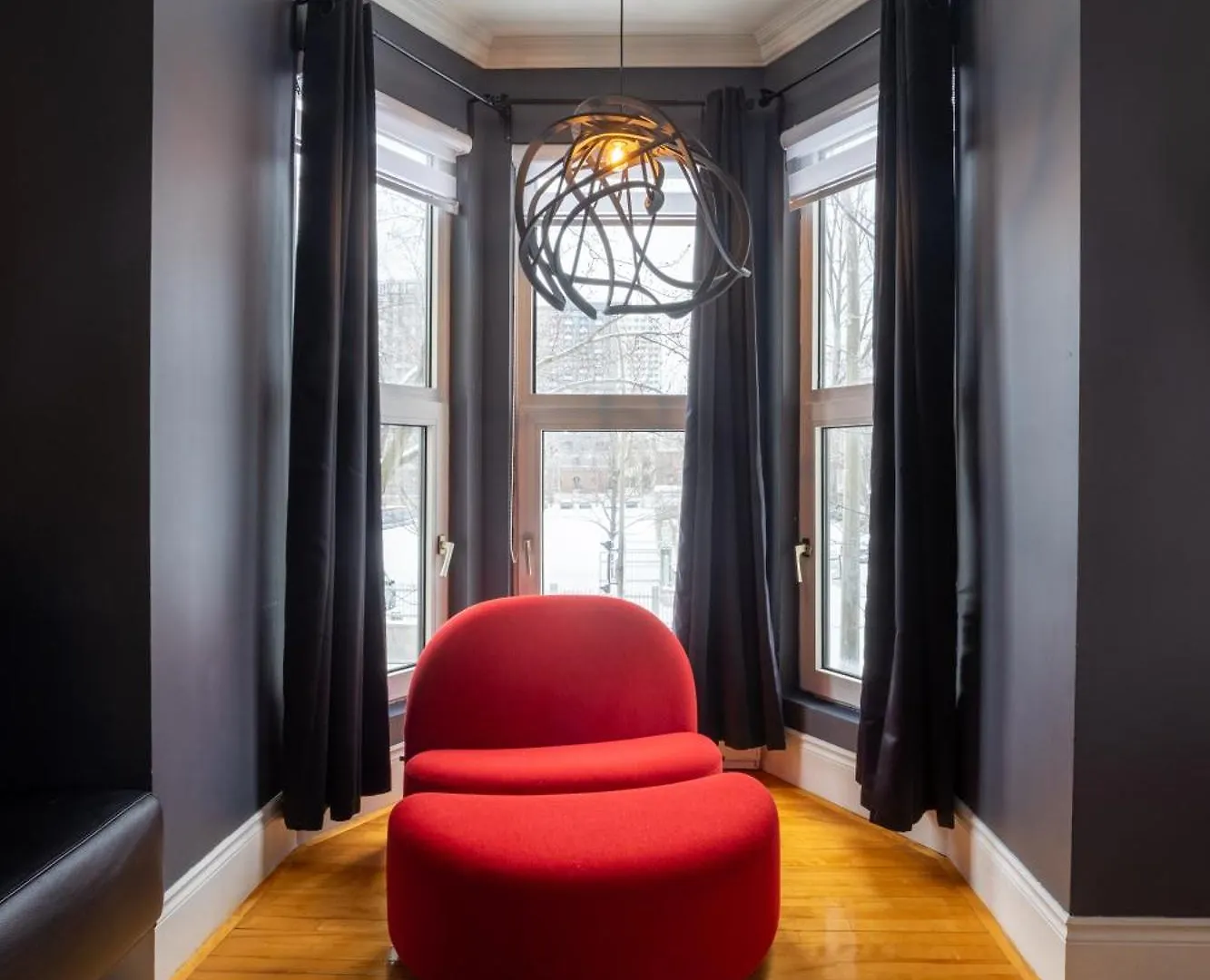 Downtown Retreat With Modern Comfort Zf6 Montreal