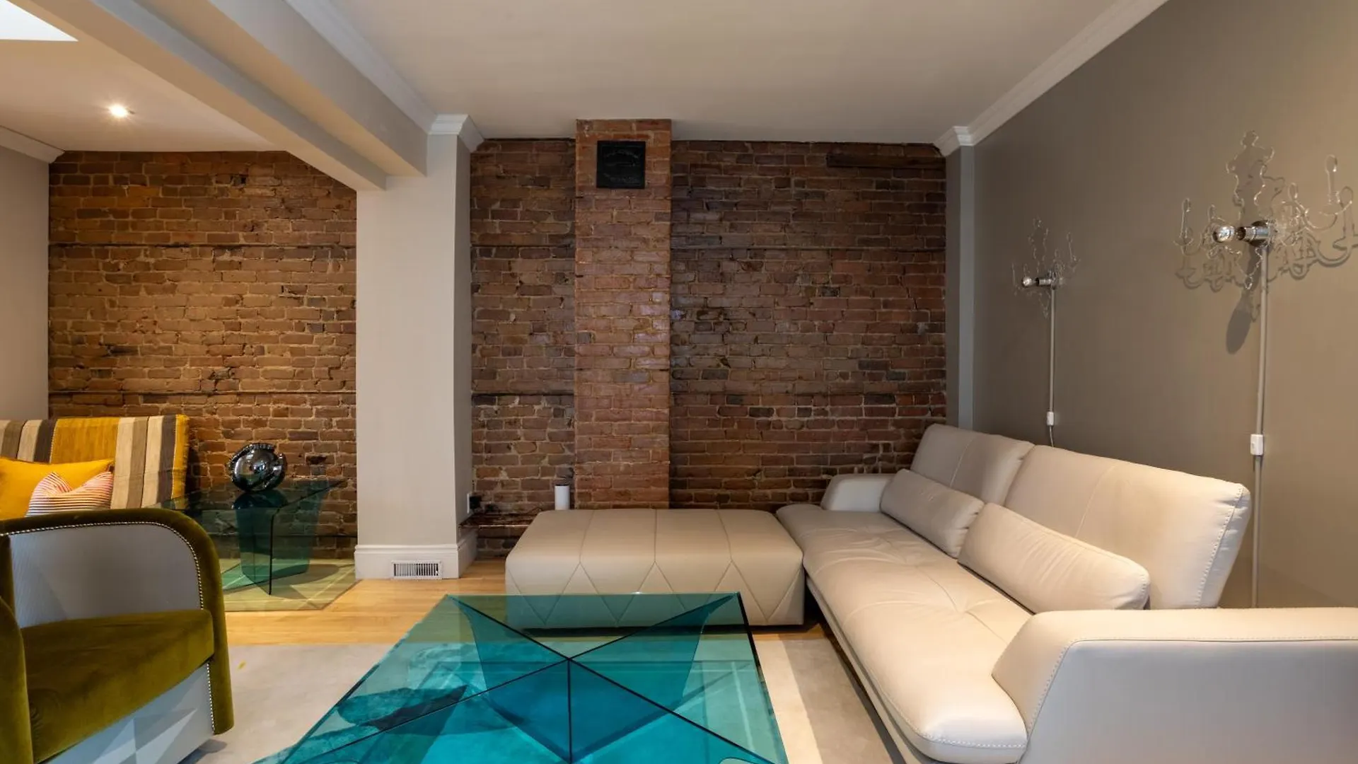 Downtown Retreat With Modern Comfort Zf6 Montreal Holiday home