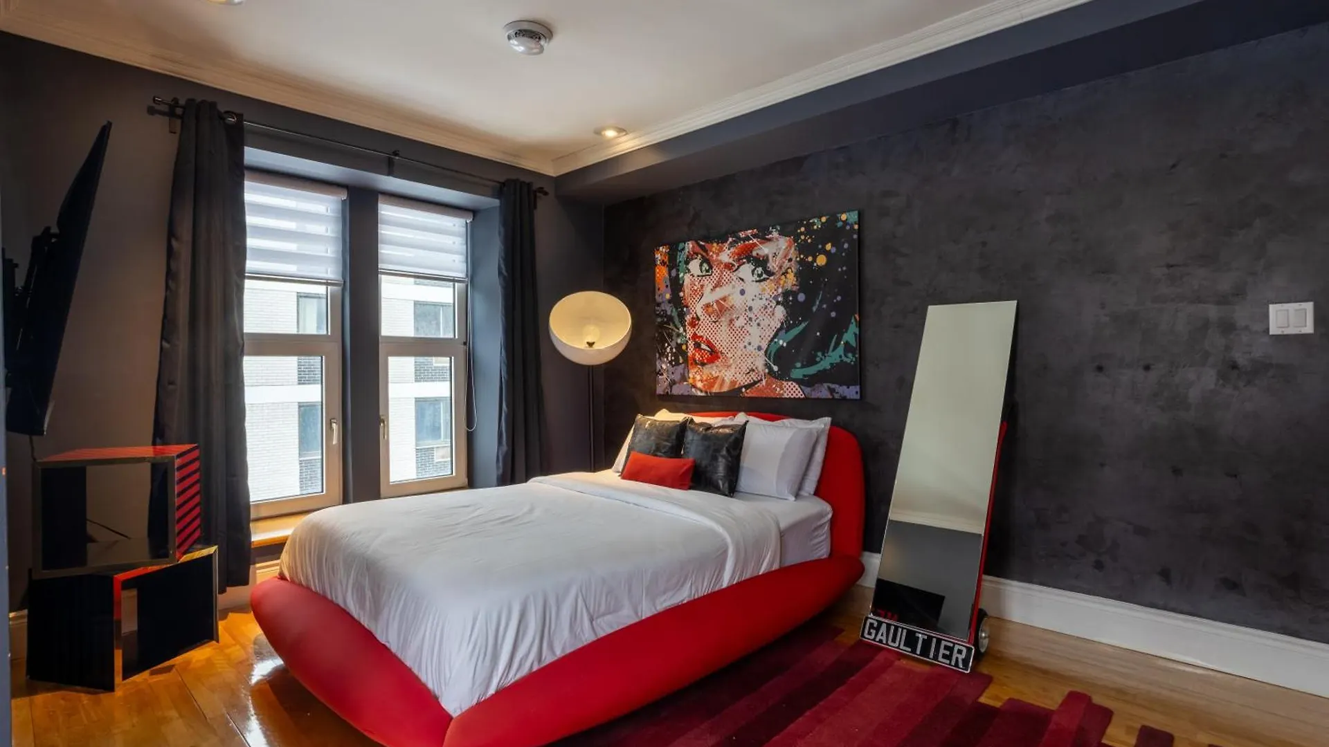 Downtown Retreat With Modern Comfort Zf6 Montreal