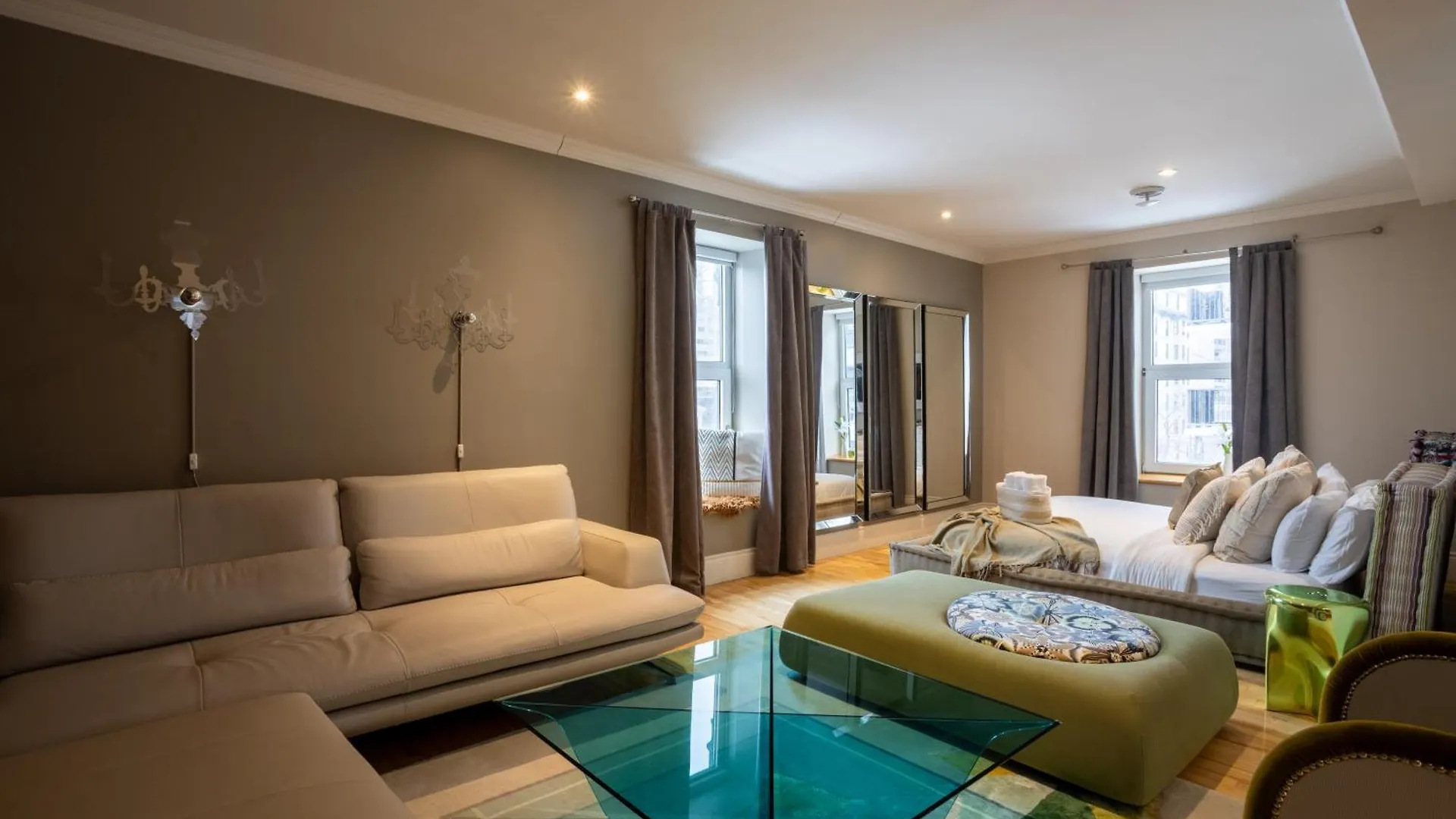 Downtown Retreat With Modern Comfort Zf6 Montreal 0*,  Canada