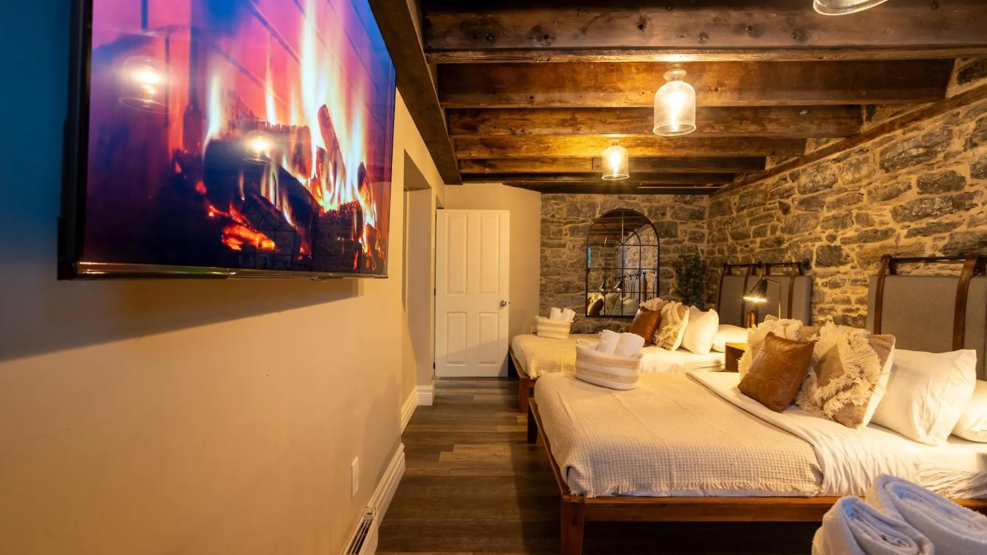 Downtown Retreat With Modern Comfort Zf6 Montreal Holiday home