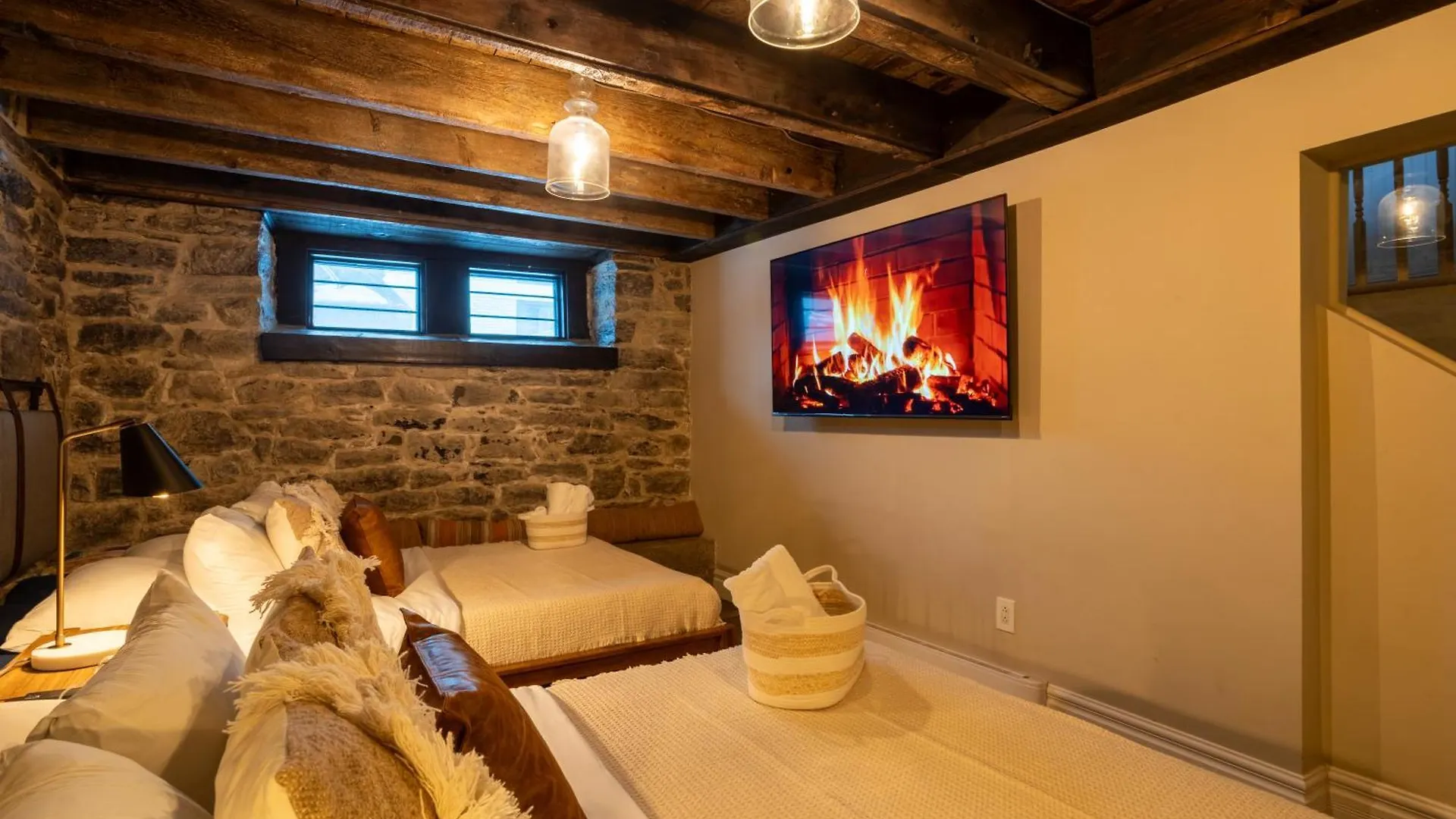 Downtown Retreat With Modern Comfort Zf6 Montreal 0*,  Canada