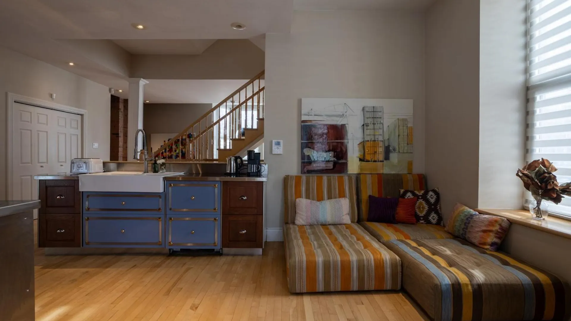 Downtown Retreat With Modern Comfort Zf6 Montreal