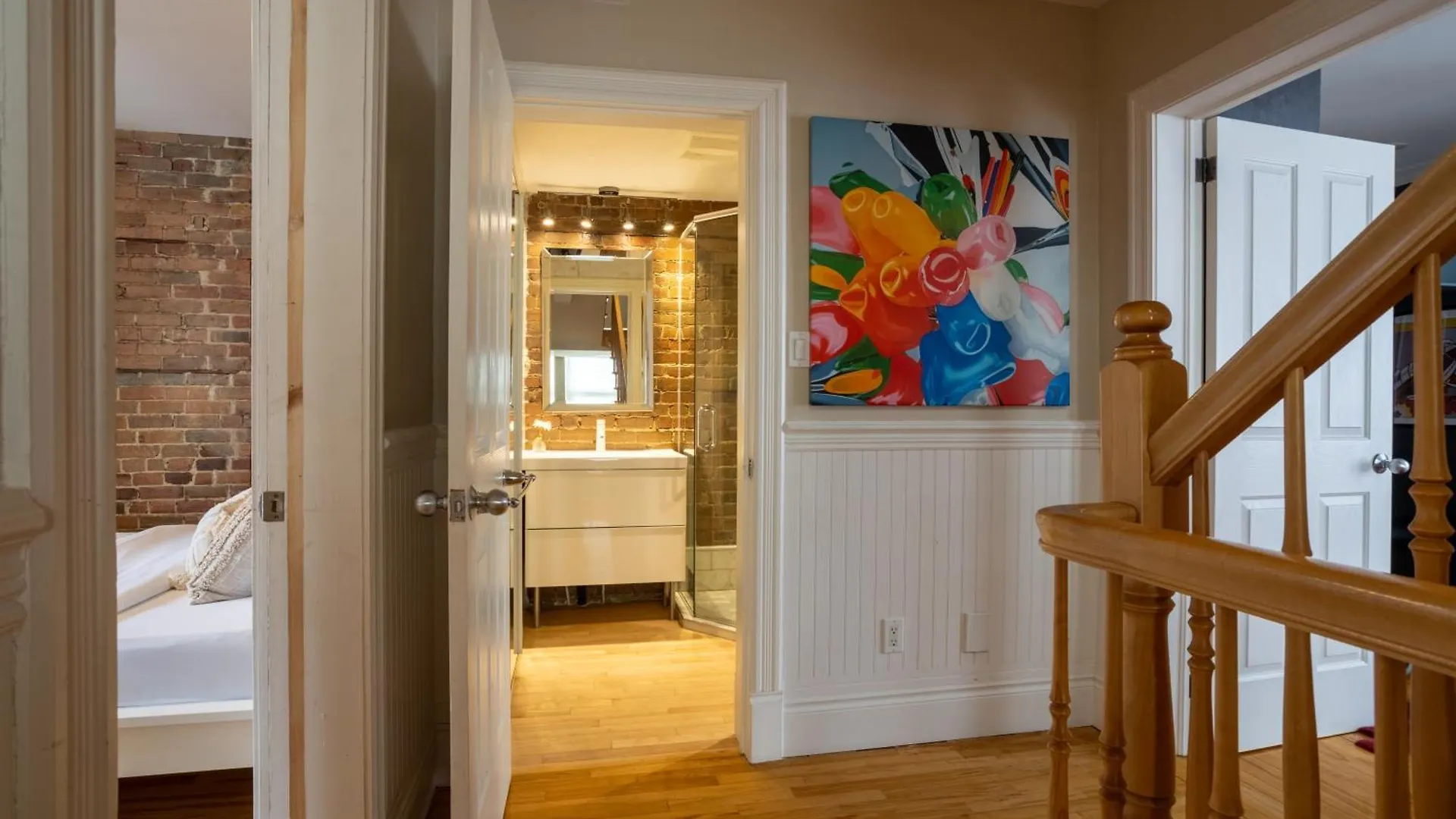 Downtown Retreat With Modern Comfort Zf6 Montreal 0*,  Canada