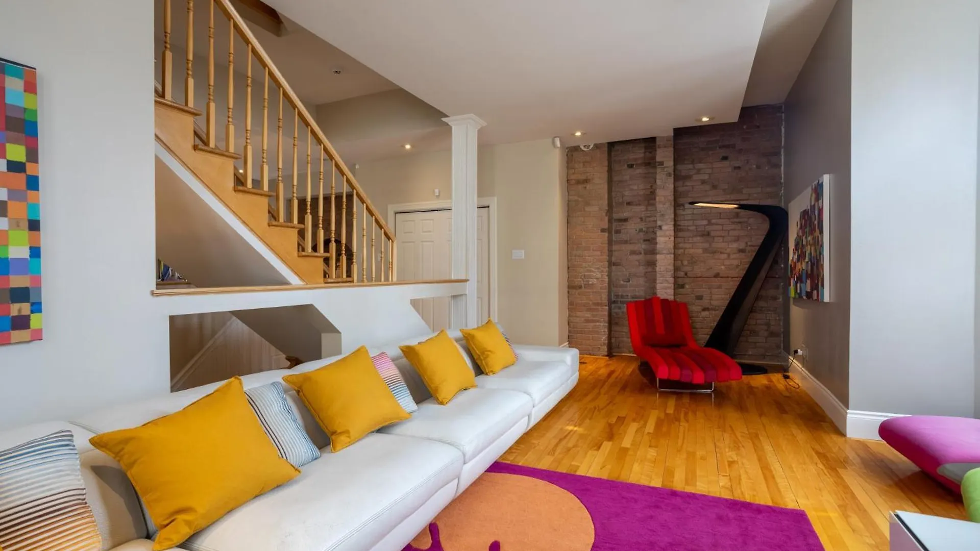 Downtown Retreat With Modern Comfort Zf6 Montreal