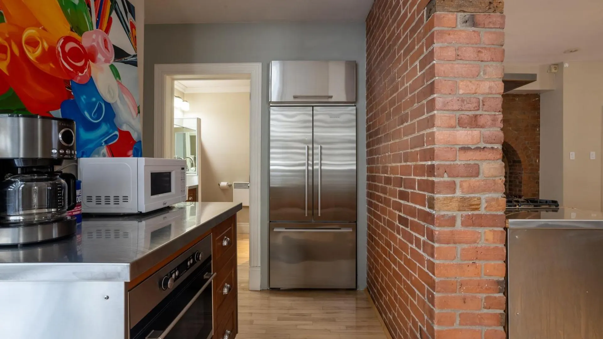 Downtown Retreat With Modern Comfort Zf6 Montreal Canada