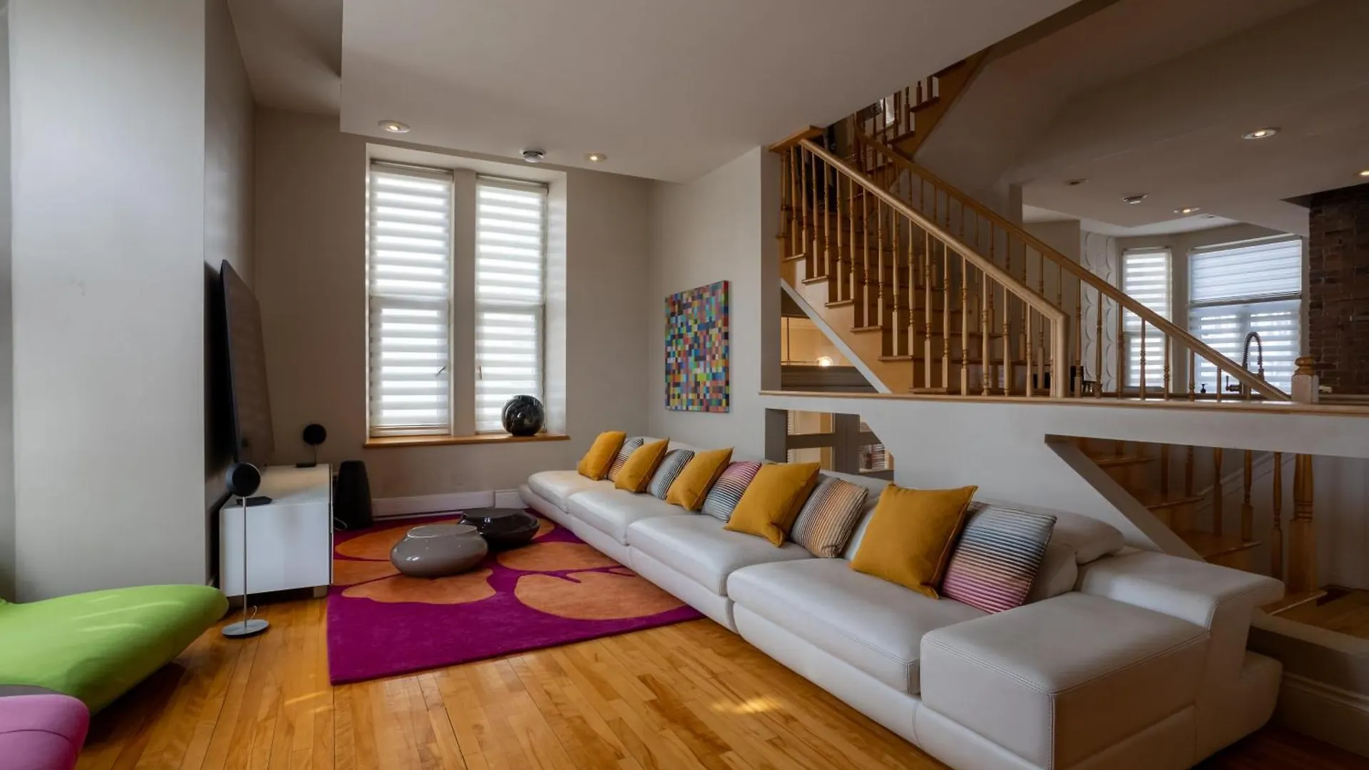 Downtown Retreat With Modern Comfort Zf6 Montreal