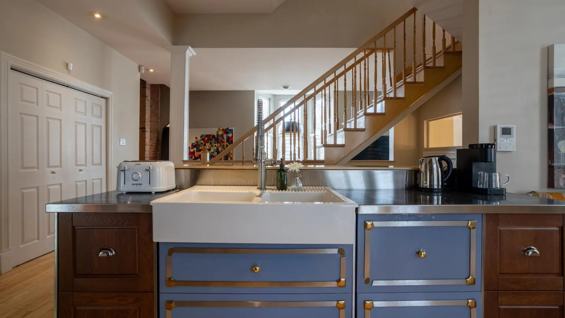 Downtown Retreat With Modern Comfort Zf6 Montreal 0*,  Canada