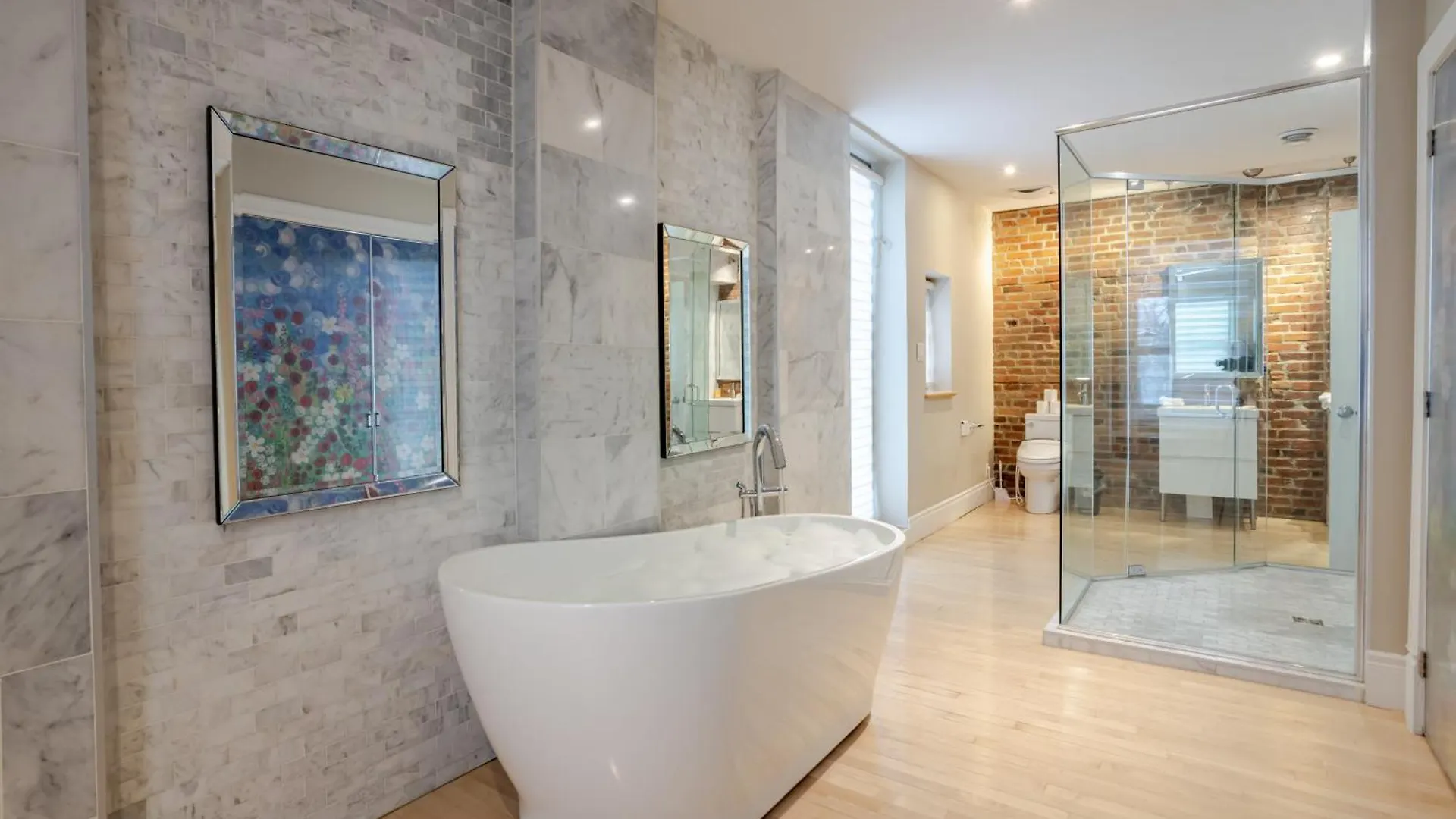 Downtown Retreat With Modern Comfort Montreal