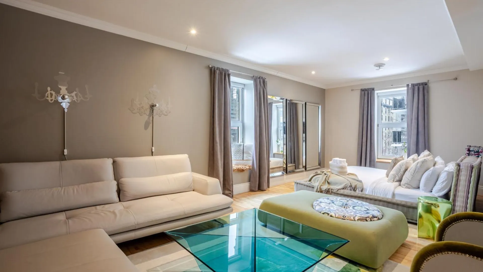 Downtown Retreat With Modern Comfort Montreal