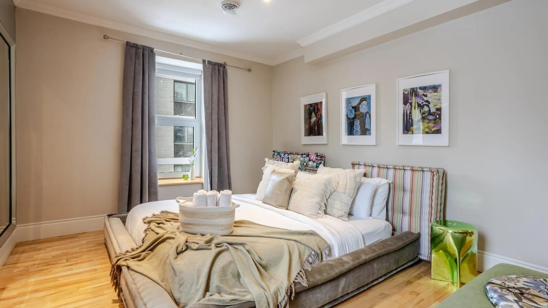 Downtown Retreat With Modern Comfort Montreal