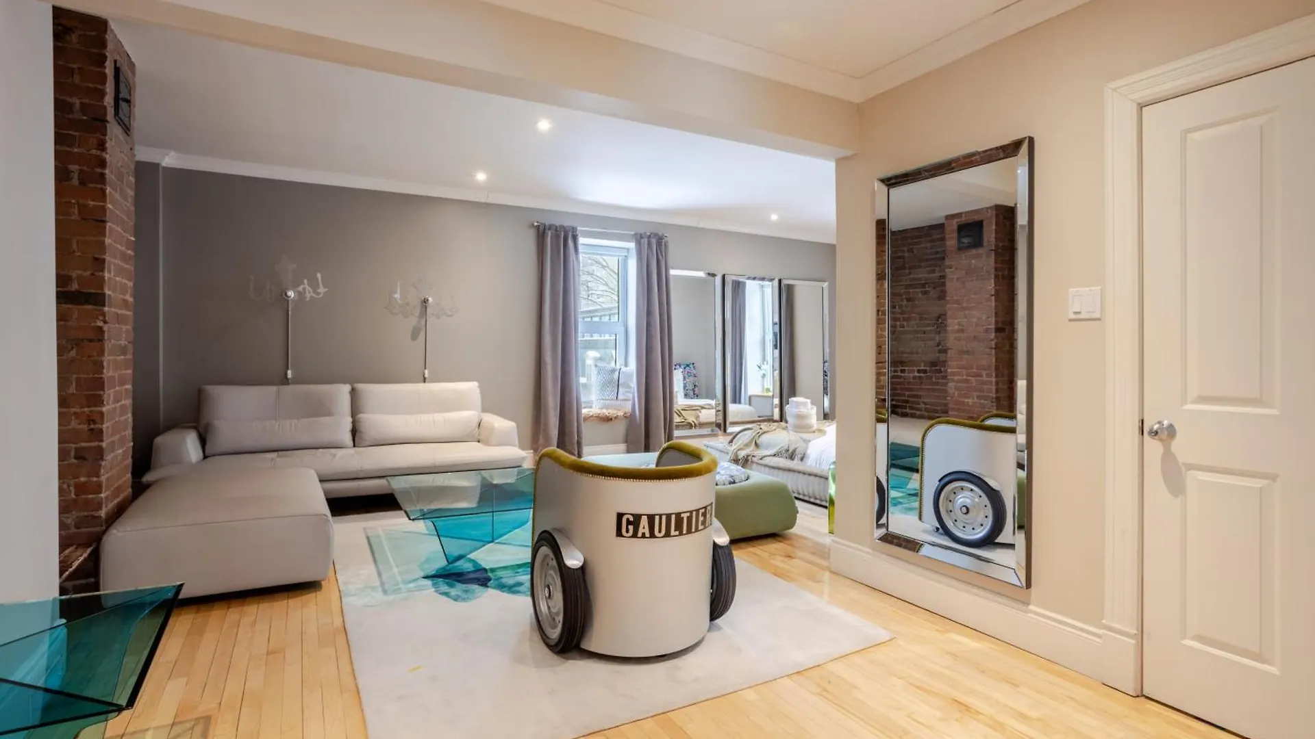 Downtown Retreat With Modern Comfort Montreal 0*,  Kanada