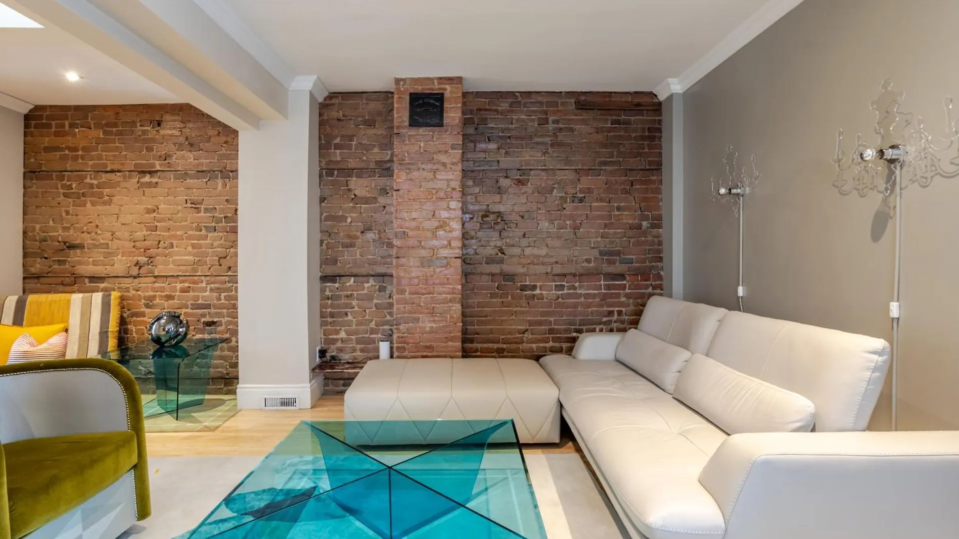 Downtown Retreat With Modern Comfort Montreal