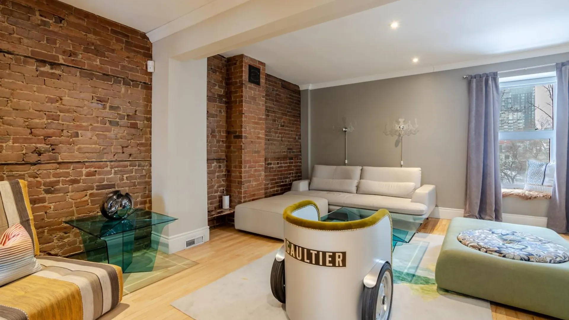 Prázdninový dům Downtown Retreat With Modern Comfort Montreal Kanada