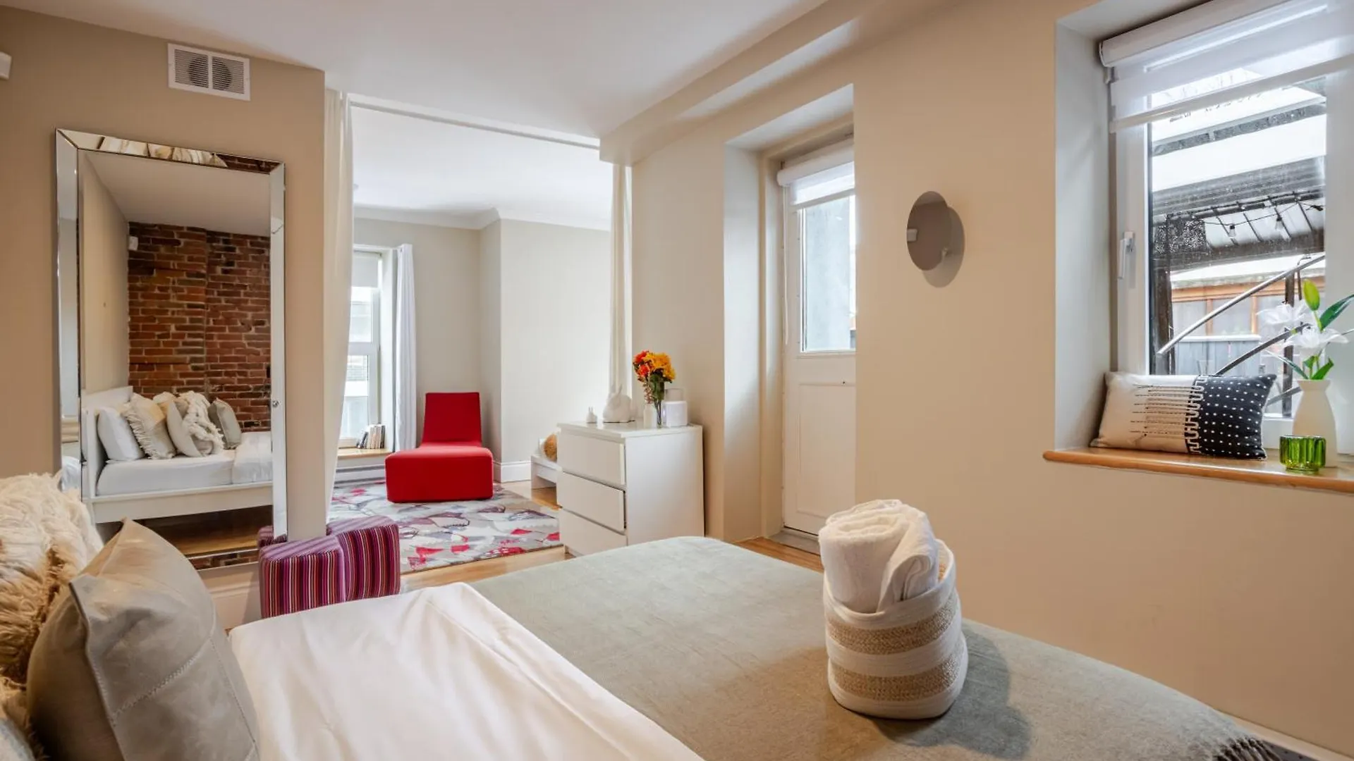 Downtown Retreat With Modern Comfort Montreal Prázdninový dům