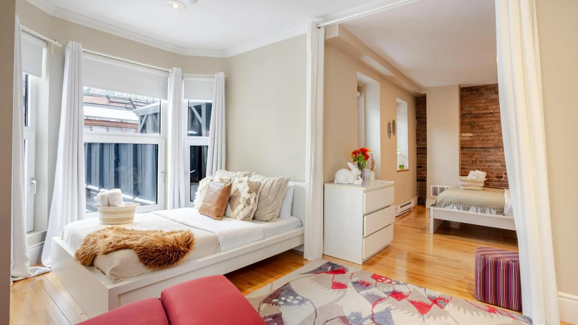 Downtown Retreat With Modern Comfort Montreal