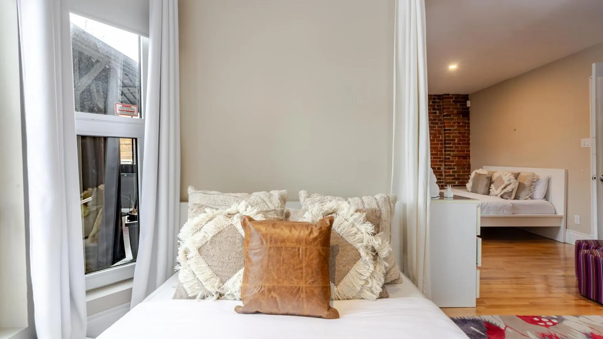 Downtown Retreat With Modern Comfort Montreal Prázdninový dům