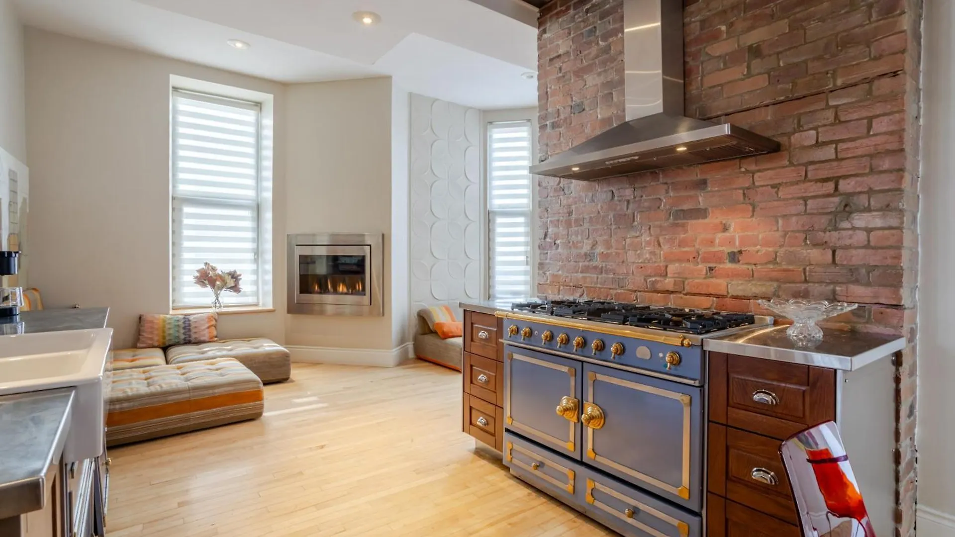 Prázdninový dům Downtown Retreat With Modern Comfort Montreal Kanada